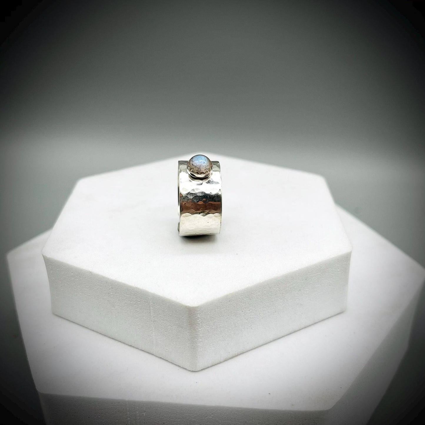 Sterling Silver Wide Ring Bang, Labradorite Crystal Ring, Hammered Silver Ring Band, Textured Silver Ring, Wide Silver Ring with Labradorite