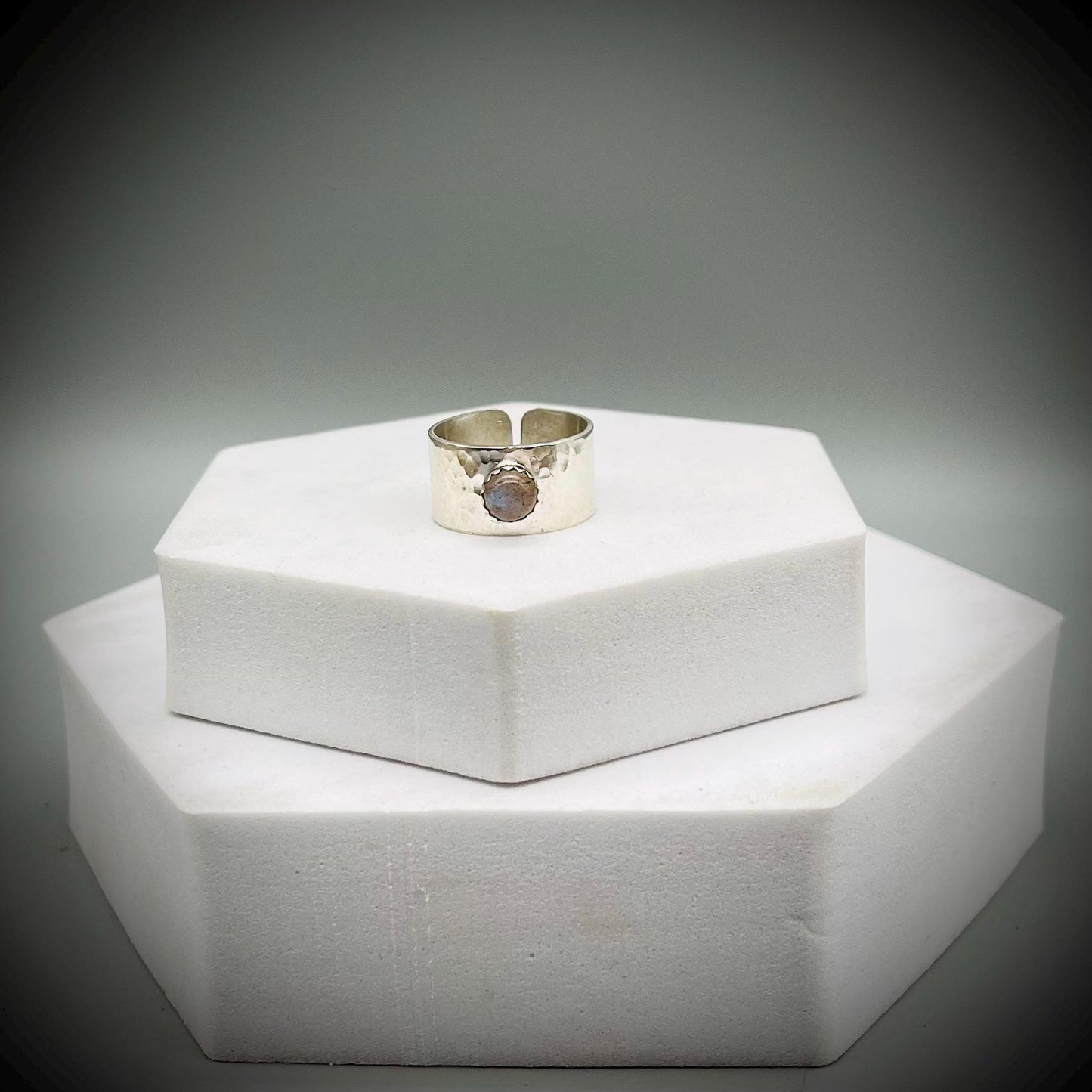 Sterling Silver Wide Ring Bang, Labradorite Crystal Ring, Hammered Silver Ring Band, Textured Silver Ring, Wide Silver Ring with Labradorite