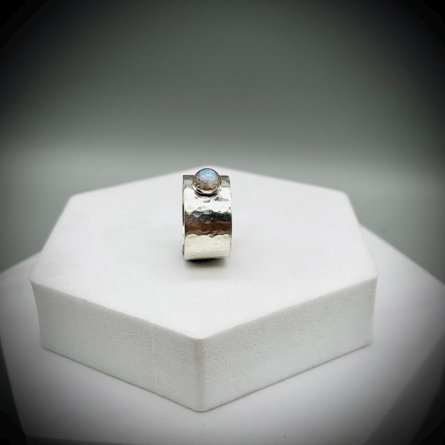 Sterling Silver Wide Ring Bang, Labradorite Crystal Ring, Hammered Silver Ring Band, Textured Silver Ring, Wide Silver Ring with Labradorite