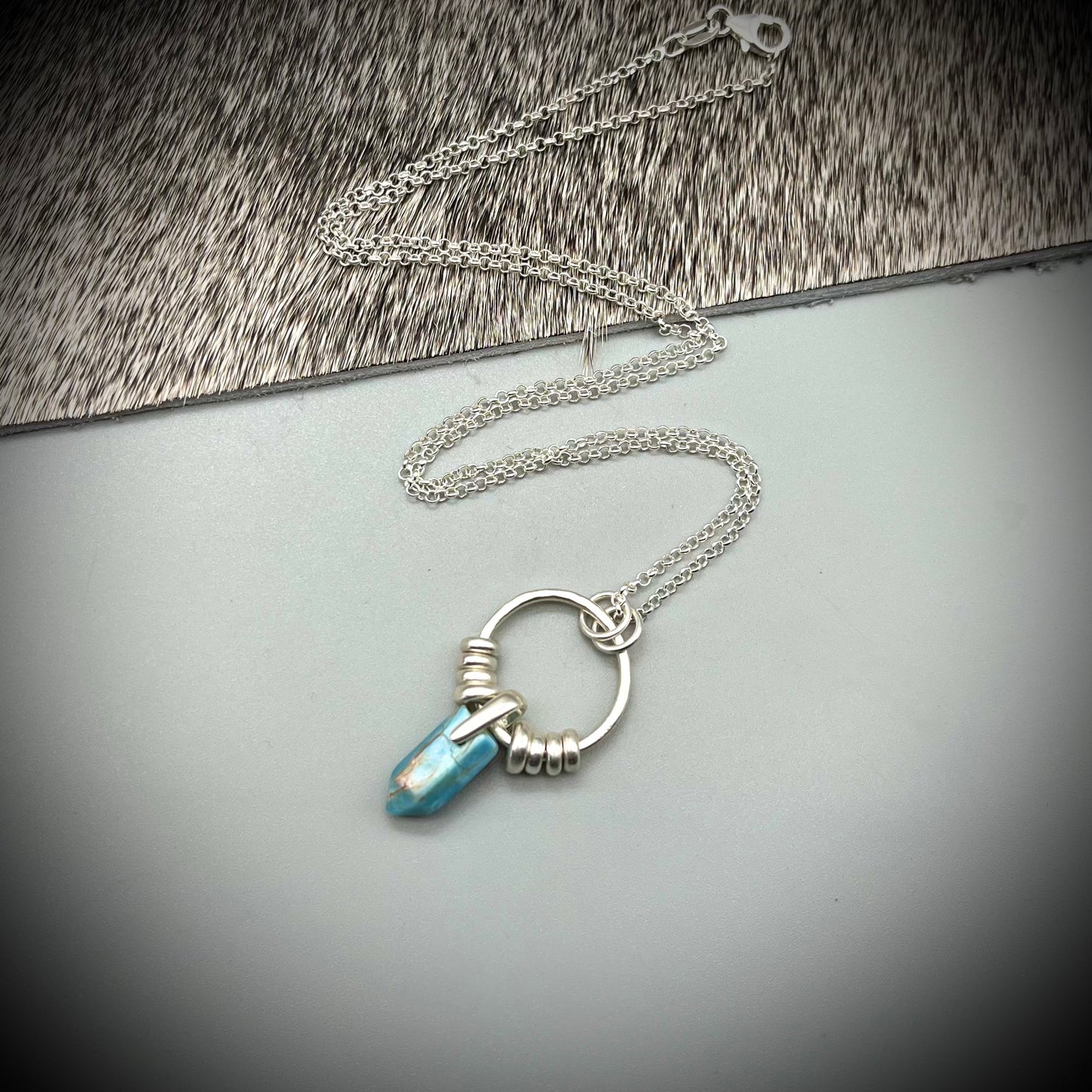 Apatite Crystal Point Necklace, Apatite Silver Hoop Pendant, Hammered Hoop Pendant with Apatite, Apatite and Silver Necklace